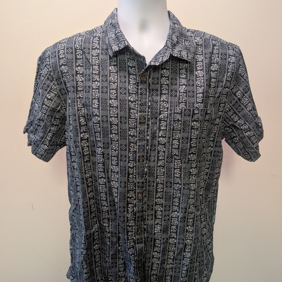 VISSLA Other - VISSLA Black and Gray Patterned Button-Down Shirt